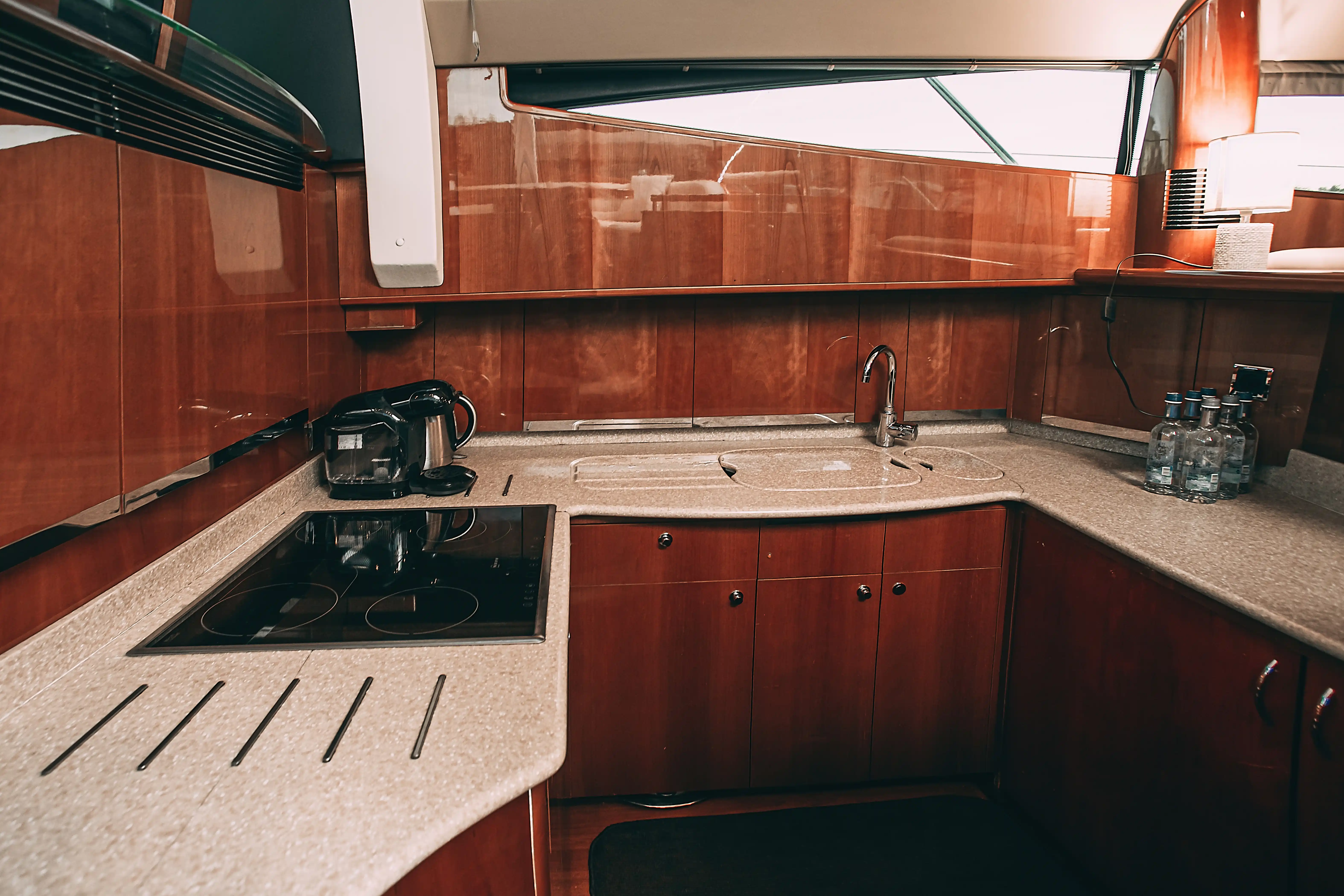 Яхта Princess 57 Esperanza image- 36